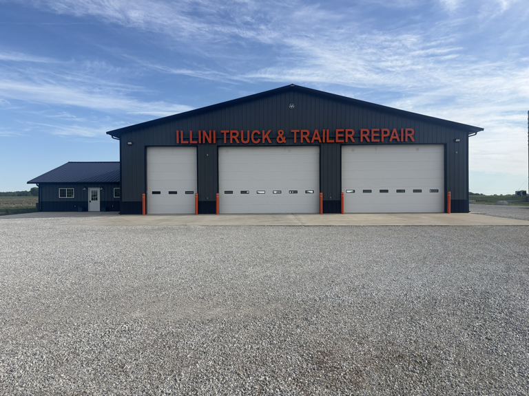 Exterior of the Illini Truck & Trailer Repair shop in Carthage, Illinois